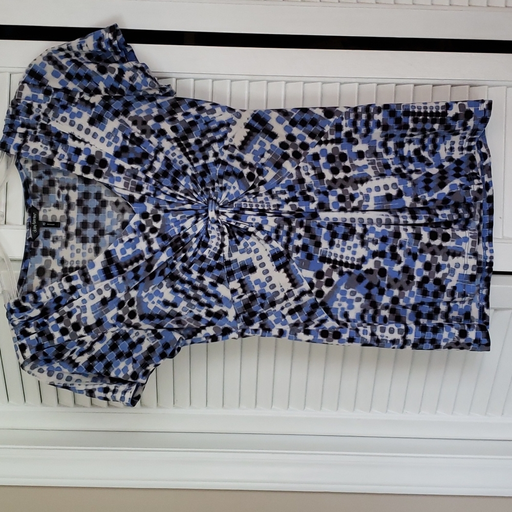 Daisy Fuentes knot front top